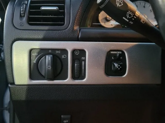2005 Ford Thunderbird Base photo 14