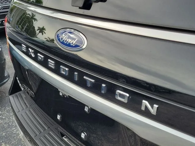 2023 Ford Expedition Max Platinum photo 7