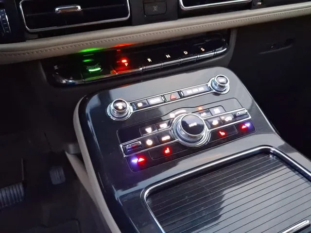 2023 Lincoln Nautilus Standard photo 20
