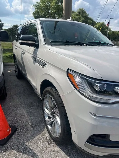2024 Lincoln Navigator Premiere photo 6