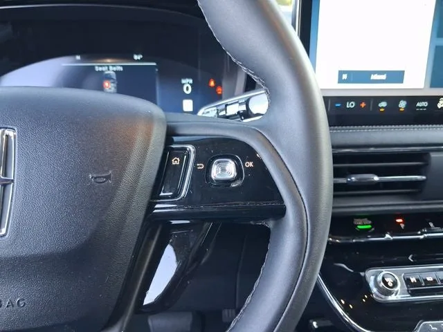 2023 Lincoln Corsair Standard photo 18
