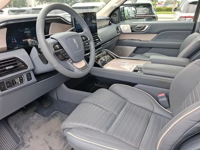 2022 Lincoln Navigator L Black Label photo 10