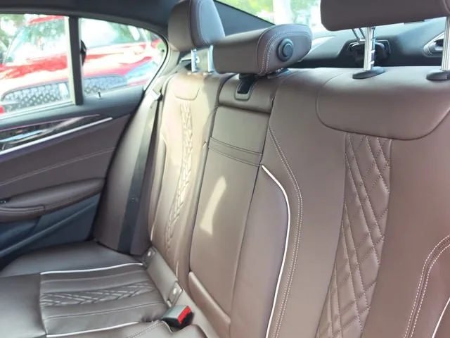 2023 BMW 5 Series M550i xDrive photo 10