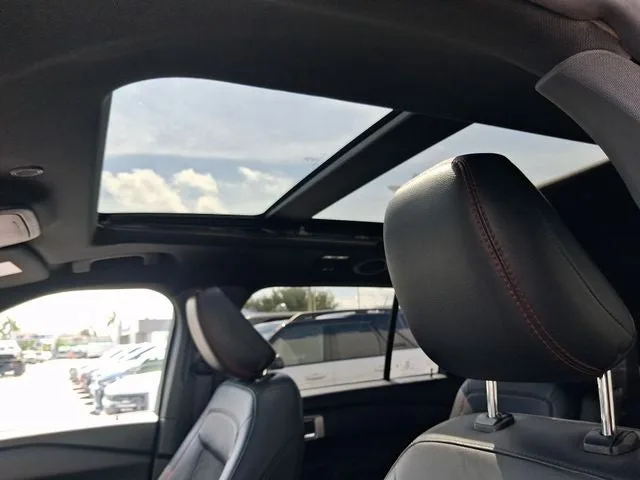 2022 Ford Explorer ST-Line photo 13