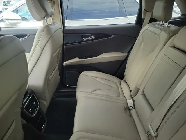 2023 Lincoln Nautilus Standard photo 6