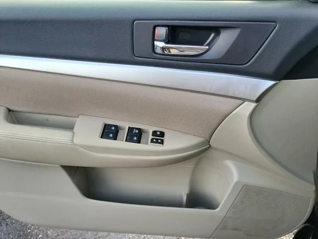 2014 Subaru Outback 2.5i Premium photo 15