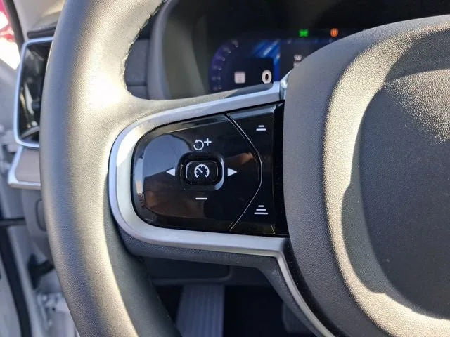2026 Volvo XC90 B5 Plus photo 18