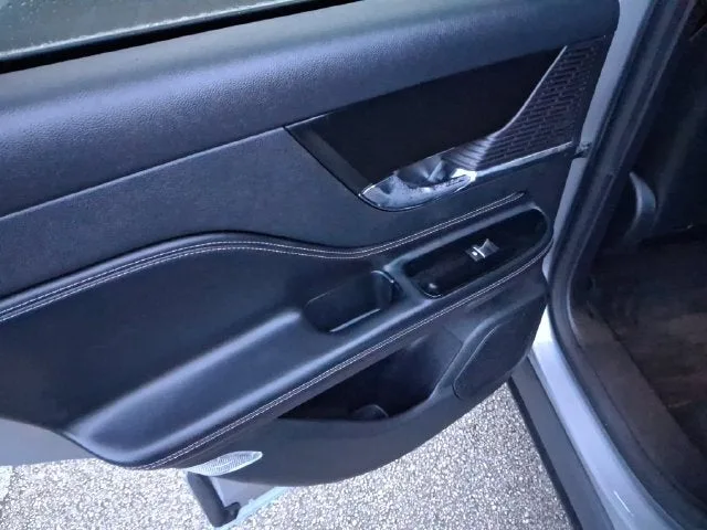 2022 Lincoln Corsair Standard photo 9
