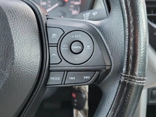 2025 Toyota Corolla Cross L photo 19