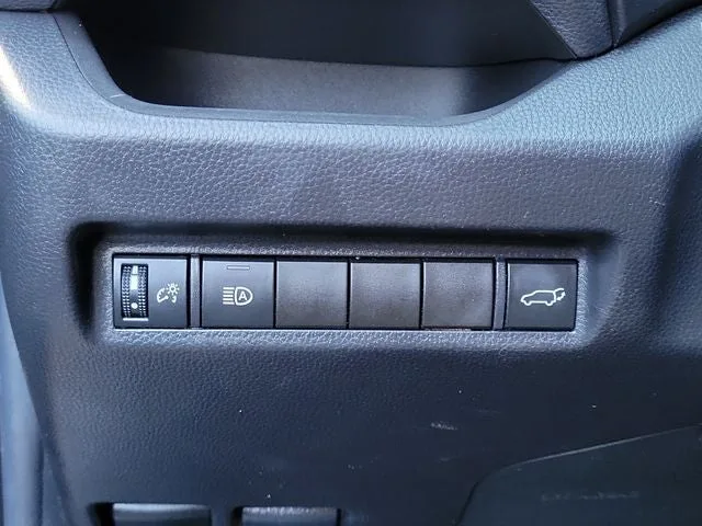 2022 Toyota RAV4 XLE photo 12