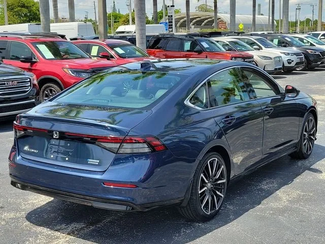 2024 Honda Accord Hybrid Touring photo 3