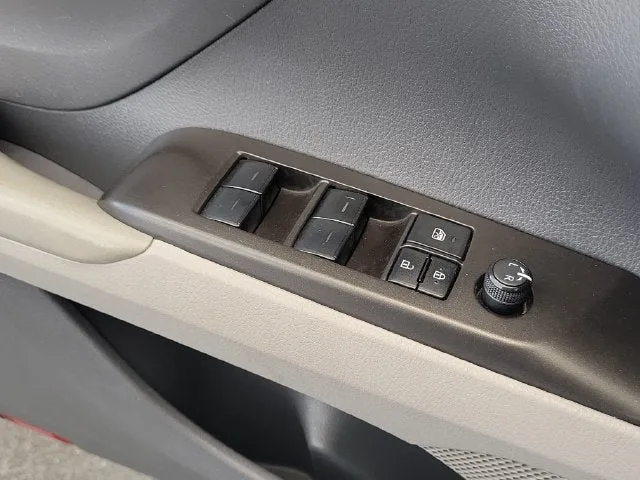 2022 Toyota Camry LE photo 17