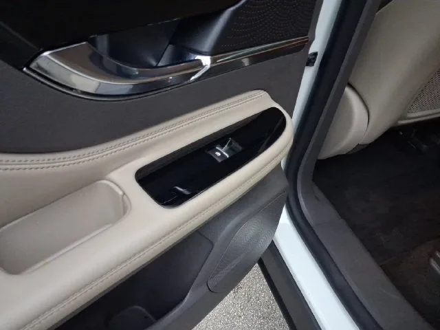 2023 Lincoln Corsair Standard photo 10