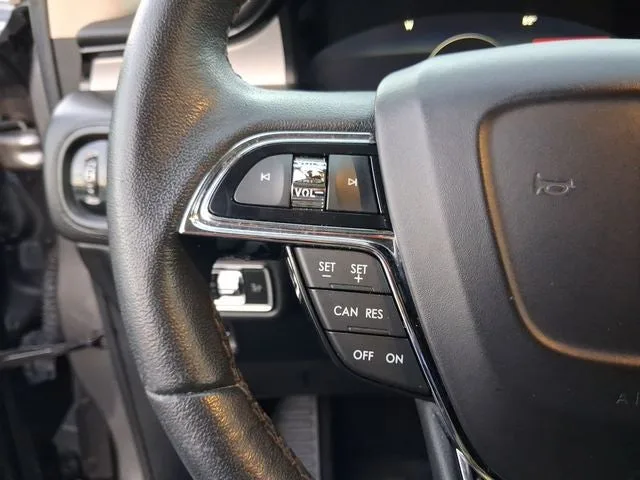 2022 Lincoln Nautilus Standard photo 17