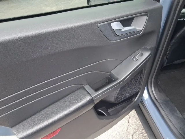 2024 Ford Escape ST-Line photo 9