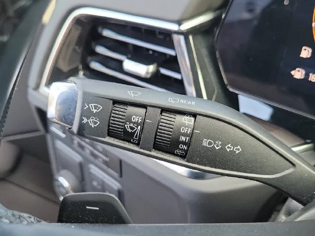 2025 Chevrolet Suburban LT photo 19