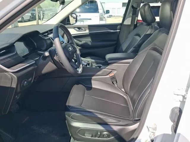 2024 Jeep Grand Cherokee L Limited photo 12