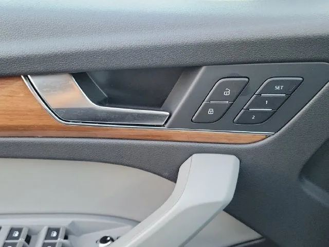2025 Audi Q5 40 Premium quattro photo 17