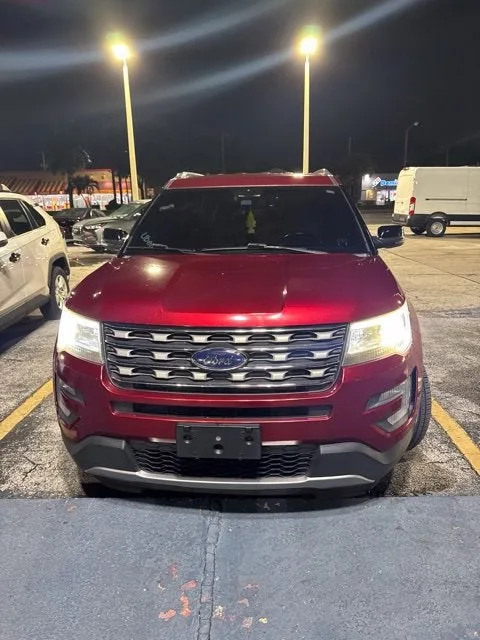 2017 Ford Explorer XLT photo 3