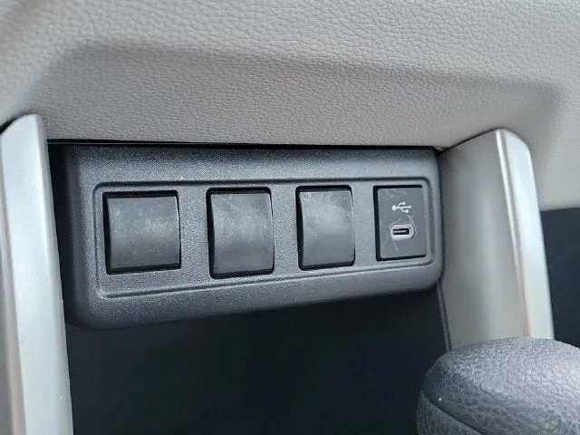 2025 Toyota Corolla Cross L photo 23