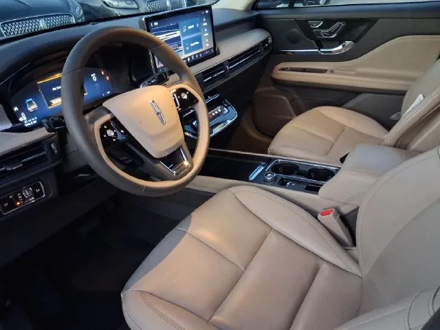 2024 Lincoln Corsair Premiere photo 11