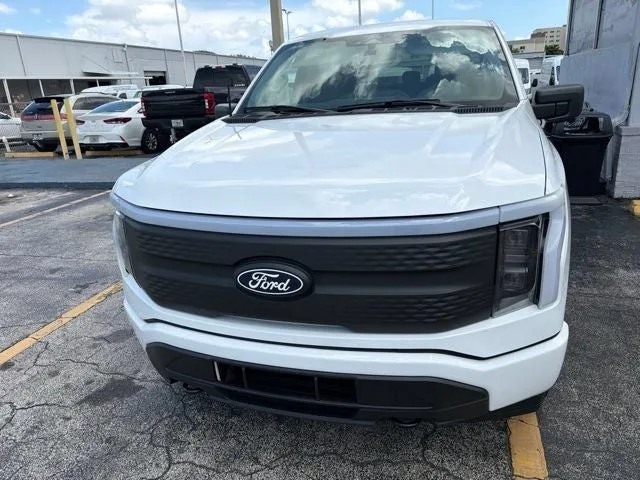 2025 Ford F-150 Lightning XLT photo 2