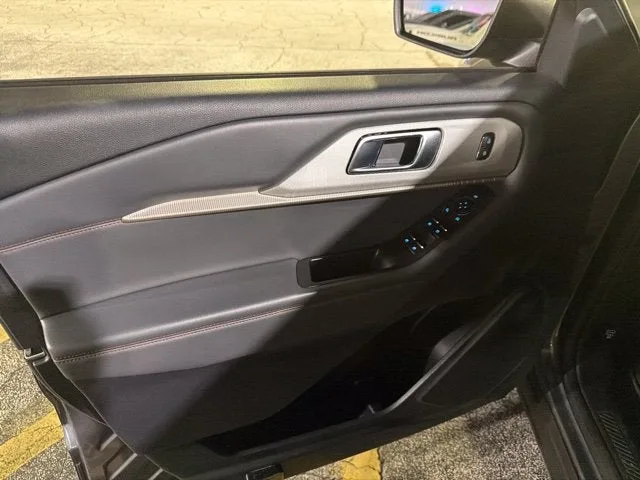 2025 Ford Explorer Active photo 8