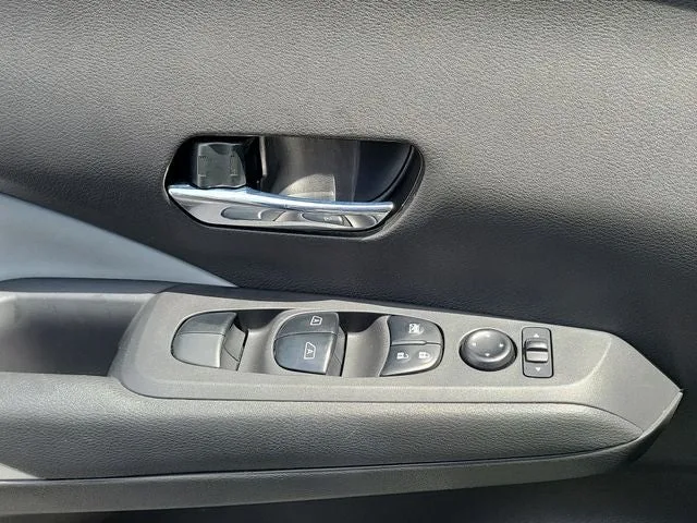 2021 Nissan Kicks SR photo 16