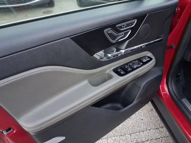 2024 Lincoln Corsair Premiere photo 13