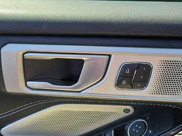 2023 Ford Explorer ST photo 16