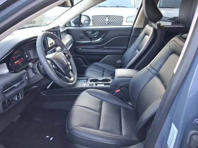2023 Lincoln Corsair Standard photo 12