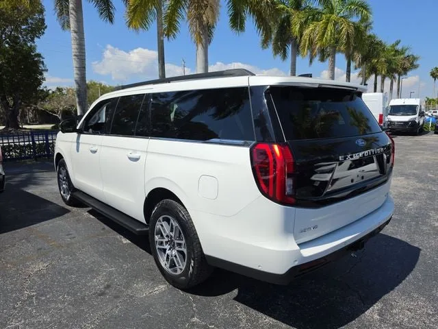 2025 Ford Expedition Max Active photo 3