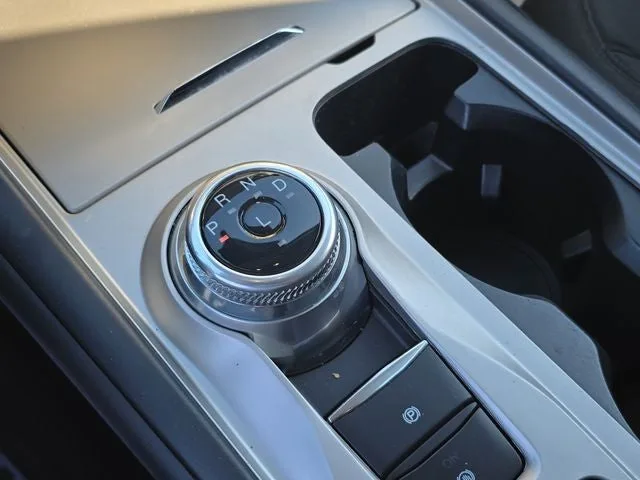 2023 Ford Explorer XLT photo 25