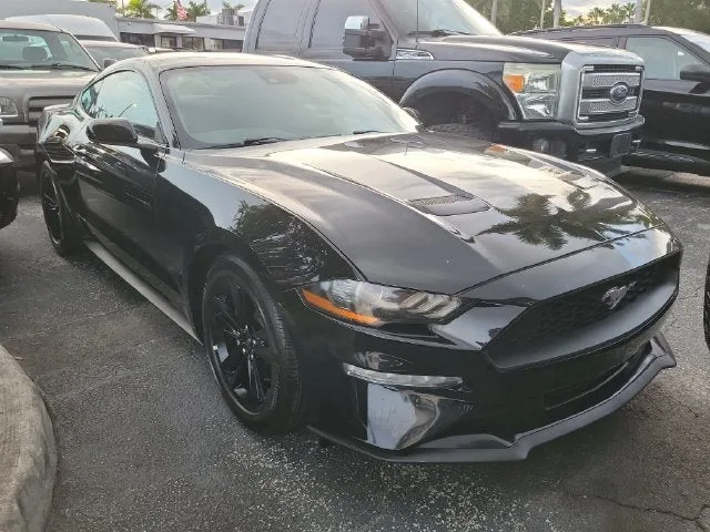 2022 Ford Mustang EcoBoost photo 2