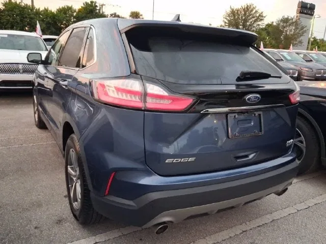 2019 Ford Edge SEL photo 3
