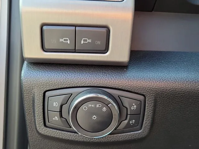 2018 Ford F-250SD Platinum photo 18