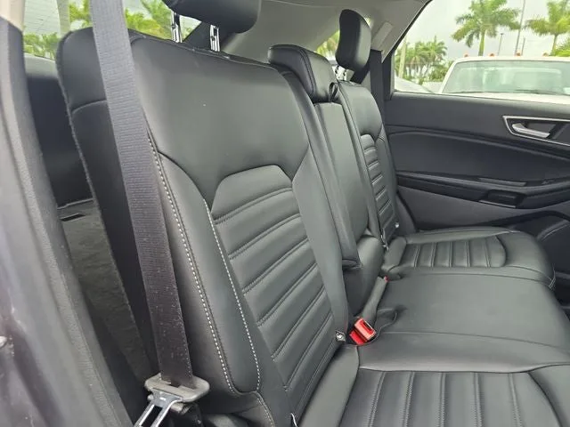 2022 Ford Edge SEL photo 10