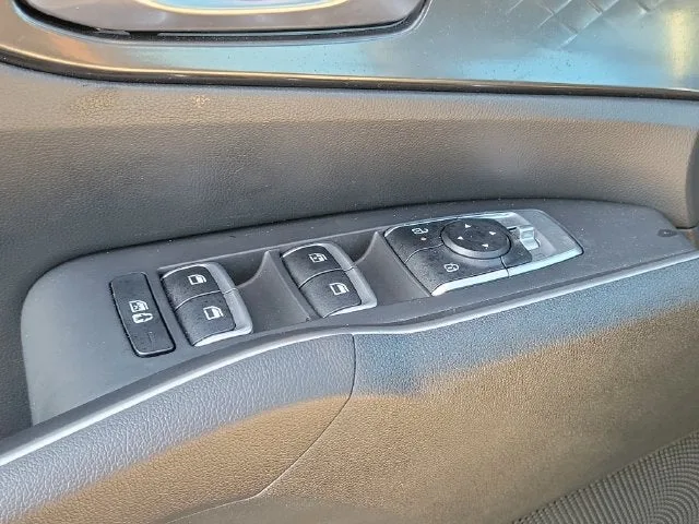 2025 Kia Sorento S photo 16