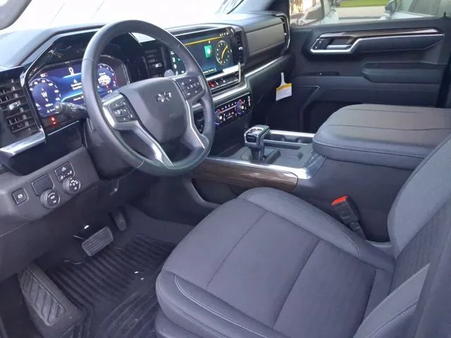 2025 Chevrolet Silverado 1500 RST photo 9