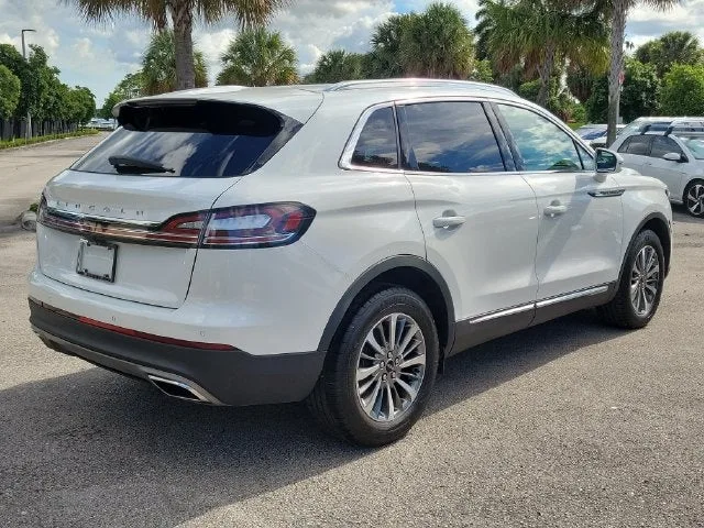 2023 Lincoln Nautilus Standard photo 6