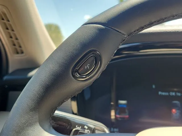 2025 Lincoln Corsair Premiere photo 20