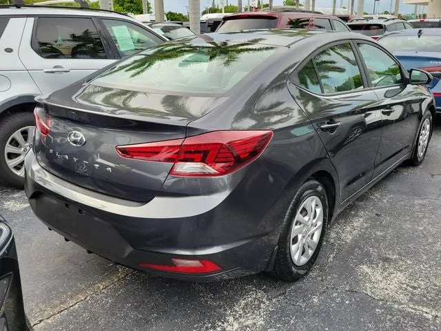 2020 Hyundai Elantra SE photo 3