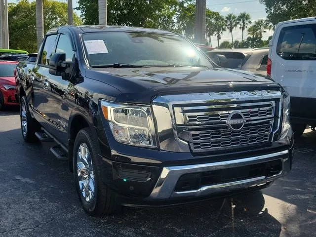 2024 Nissan Titan SV photo 2