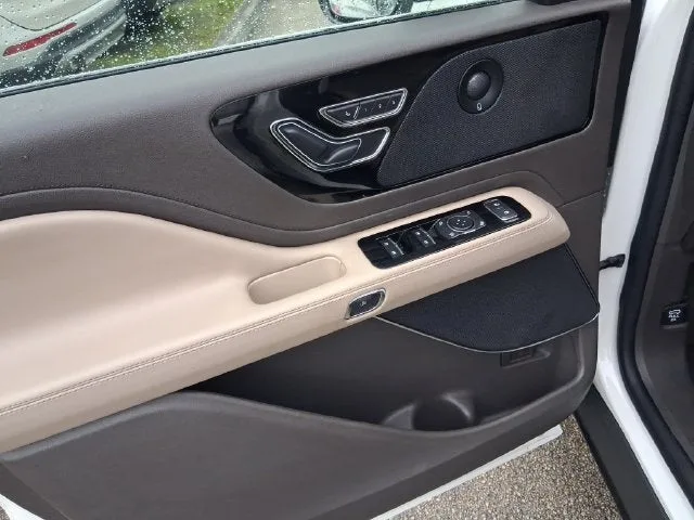 2023 Lincoln Aviator Reserve Premium photo 14