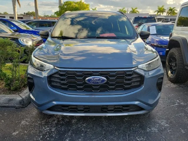 2024 Ford Escape ST-Line photo 2
