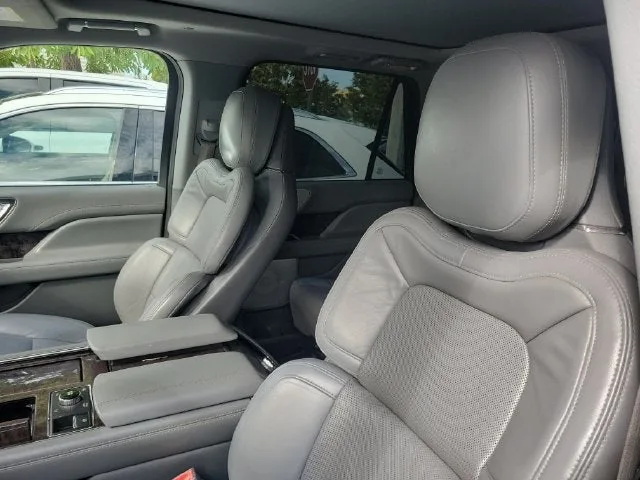 2020 Lincoln Navigator L Reserve photo 9