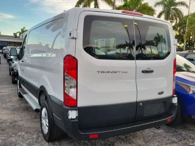 2025 Ford Transit-250 Base photo 4