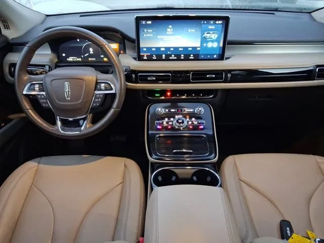 2023 Lincoln Nautilus Standard photo 9