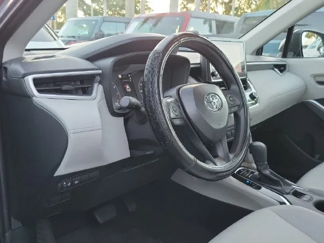 2025 Toyota Corolla Cross L photo 7