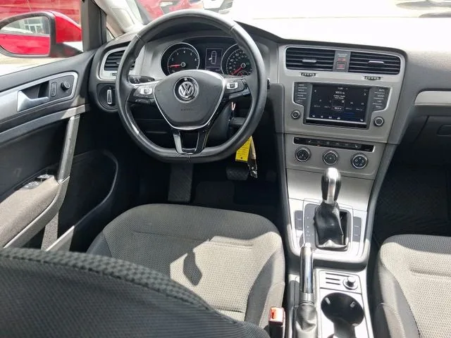 2017 Volkswagen Golf SportWagen S 4Motion photo 8